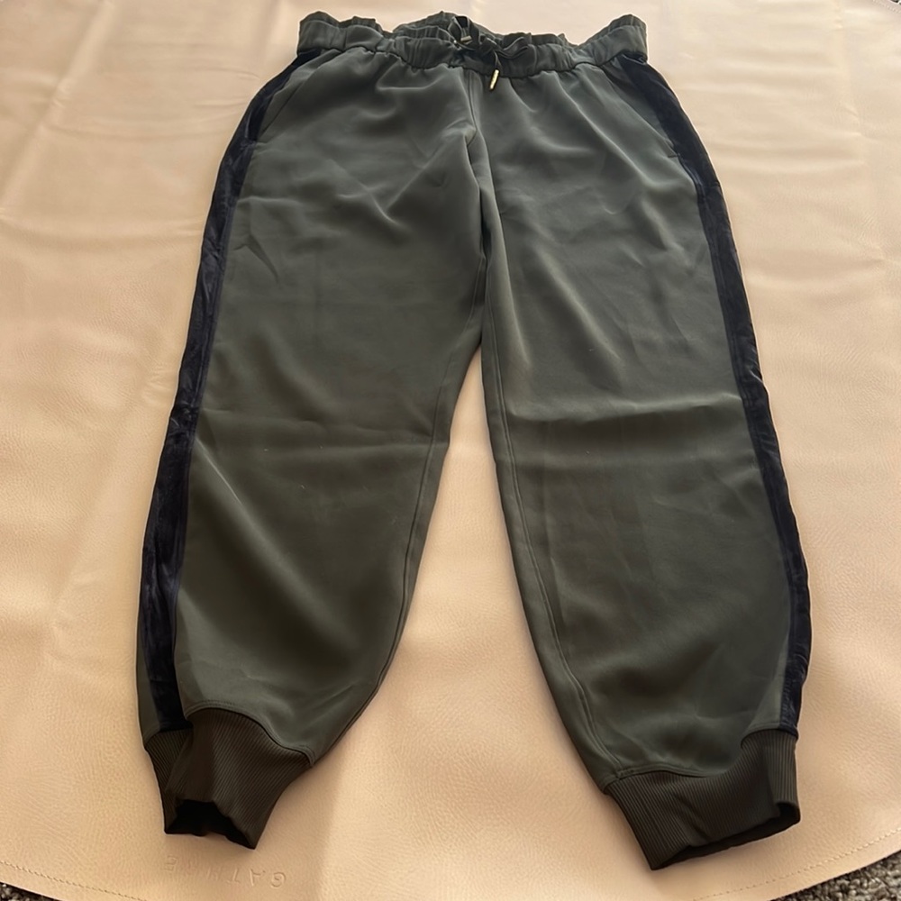 Lululemon On The Fly jogger in army green with velvet stripe
